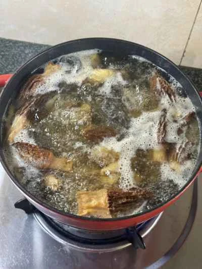 アミガサタケ、魚の浮き袋、黒鶏のスープを作る手順：6