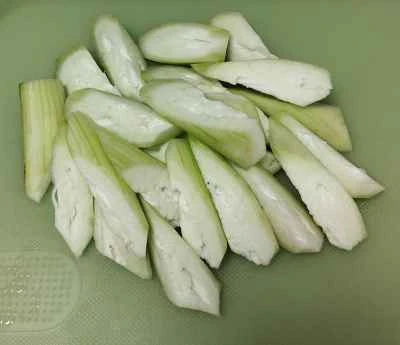 ヘチマ、トマト、ジャガイモのシチューの作り方：1