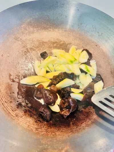 きゅうり、きくらげ、エビのペースト炒めの作り方：4