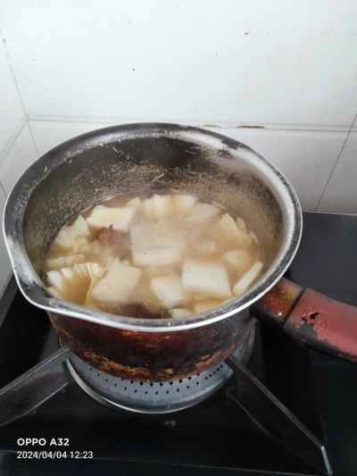 ジャガイモ入りビーフシチューの作り方：4