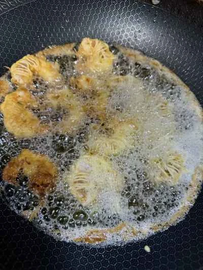 エビのおしゃれな食べ方：黄金色のエビフライ麺の作り方：7