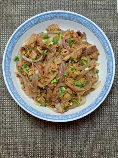 玉ねぎ入り牛肉巻き炒めのレシピ