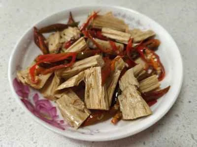 赤唐辛子入り豆腐皮炒めのレシピ