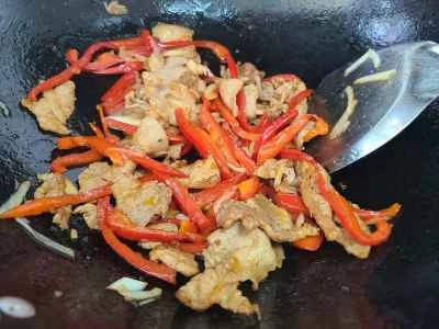 赤唐辛子入り豚肉炒めの作り方：6