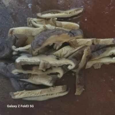 タロイモの千切りパンケーキを作る手順：2