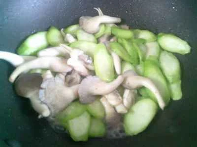 ヘチマとアサリの炒め物の作り方：8