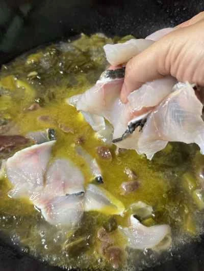 酢漬けキャベツ、魚、牛肉の組み合わせを作る手順：9