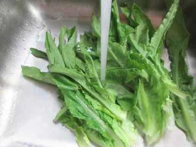 ロメインレタスとシーフードマッシュルームの炒め物の作り方：2