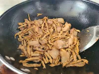 豚バラ肉とたけのこと炒め物の作り方：5