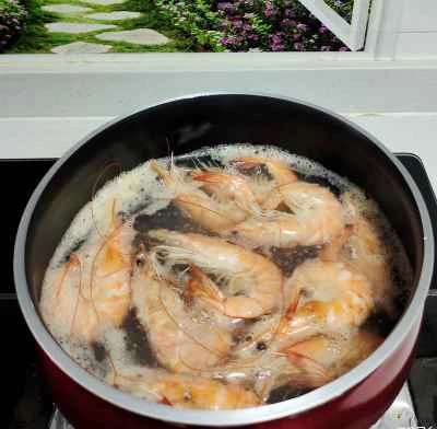 ゆでエビの作り方：1