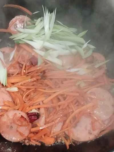牛肉ソーセージとニンジンの炒め物の作り方：9