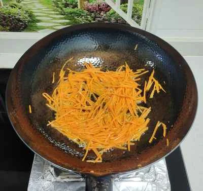 キャベツとニンジンの千切り炒めの作り方：2