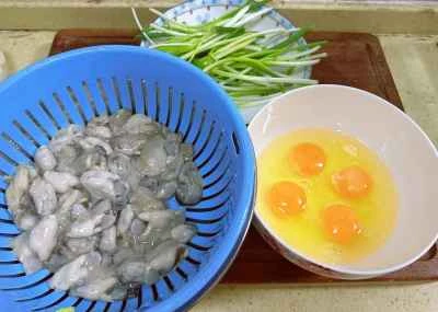 牡蠣オムレツの作り方：1