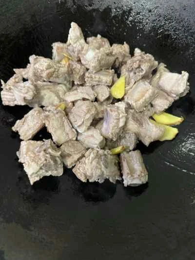 ウズラの卵入り豚スペアリブの煮込みの作り方：4