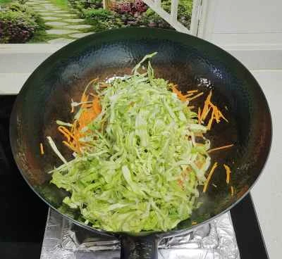 キャベツとニンジンの千切り炒めの作り方：3
