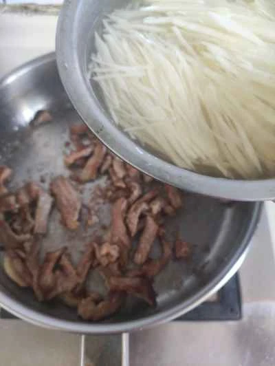 細切りジャガイモと薄切り肉の炒め物の作り方：7
