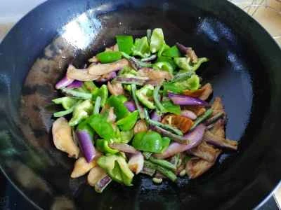 ナス、ピーマン、豚肉の炒め物の作り方：8