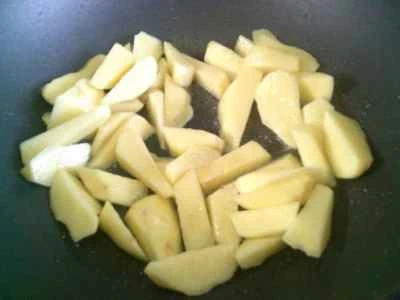 フライドポテトと豆の三角形を作る手順：5