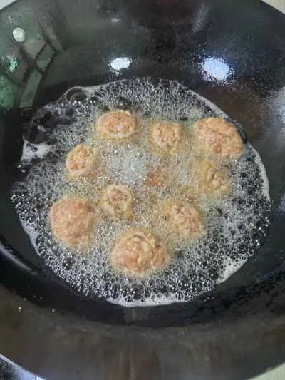 煮込んだライオンの頭のミートボールのレシピ手順：10