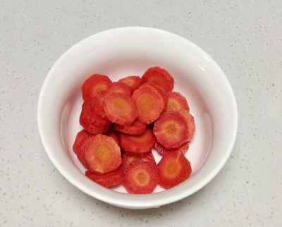 カリフラワーとニンジンのスライス炒めの作り方：2