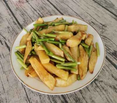 ニンニクの芽とフライドポテトのレシピ