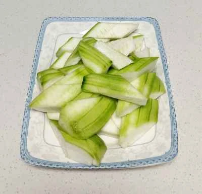 ヤムイモとニンジンの煮込みヘチマの作り方：2