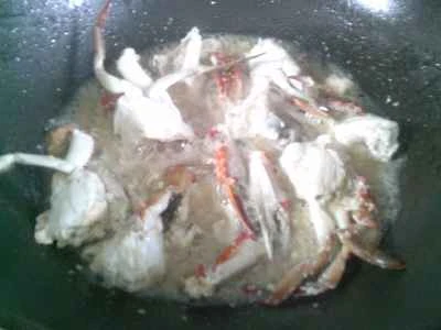 ワタリガニとアサリの炒め物の作り方：6