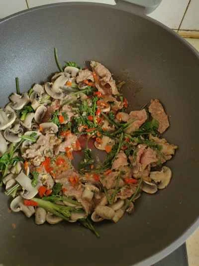 牛肉とキノコの炒め物の作り方：9