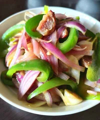 ピーマン、玉ねぎ、ソーセージ炒めのレシピ