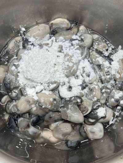 ヘチマと牡蠣のオムレツの作り方：1