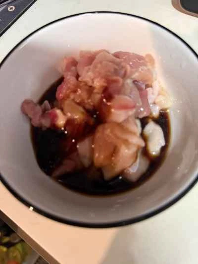 タロイモと鶏肉のシチューの作り方：1