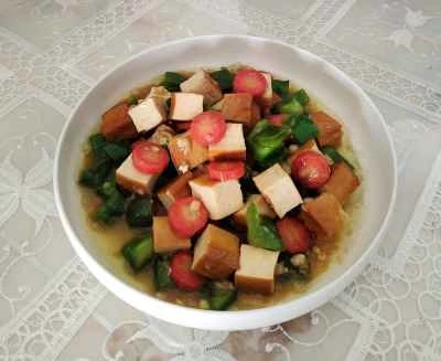 ピーマン、ニンジン、角切り豆腐の炒め物のレシピ