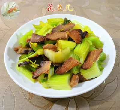 セロリと豚肉の煮込み炒めのレシピ