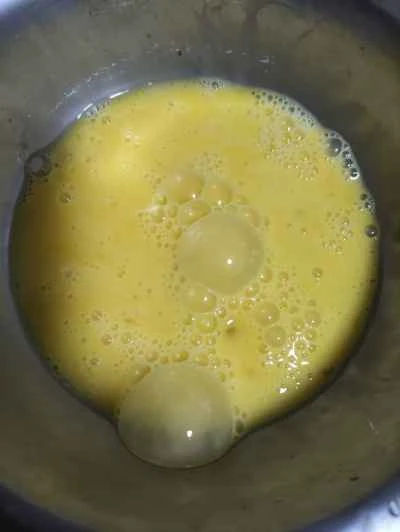 玉ねぎと卵で炒めた里芋と春雨の作り方:3