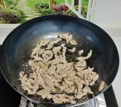 豚肉とニンジン、オクラの炒め物の作り方：4