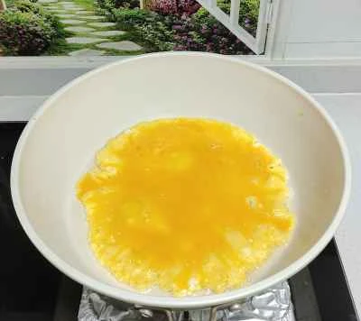 野菜入りスクランブルエッグの作り方：2