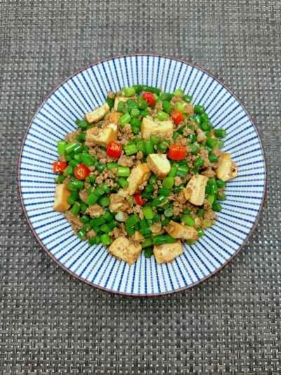 ニンニクの芽と干し豆腐のひき肉炒めのレシピ