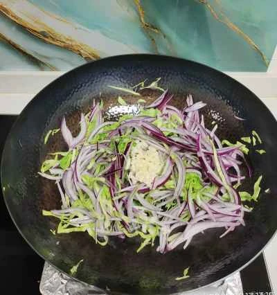 玉ねぎとキャベツの炒め物の作り方：3