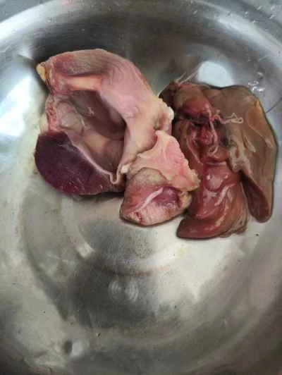 チンゲン菜入り鶏もつ煮込みの作り方：2