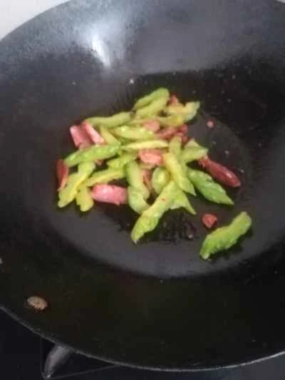 ゴーヤとソーセージの炒め物の作り方：8