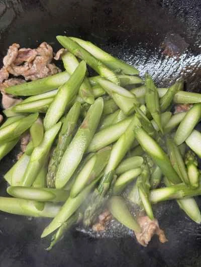 アスパラガス、キクラゲ、豚肉の炒め物の作り方：7