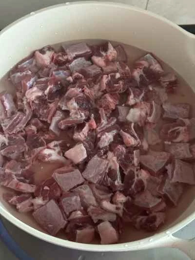 牛ブリスケットの煮込みと酢漬けキャベツの作り方：2