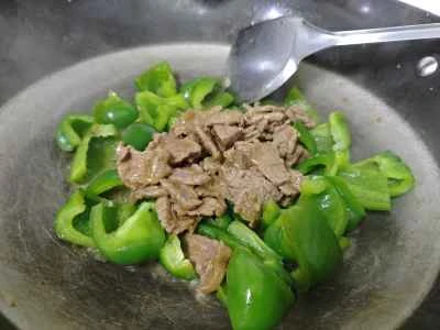 牛肉とピーマンの炒め物の作り方：8