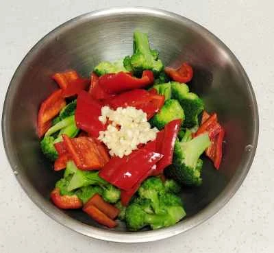 赤唐辛子とブロッコリーのサラダの作り方：7