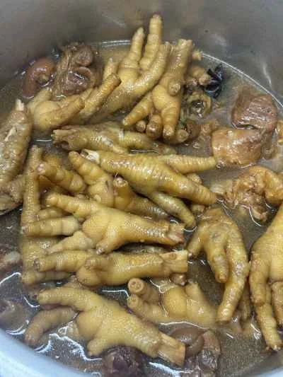 豚足と鶏足の煮込み（大きな手で小さな手を握る）レシピステップ：14