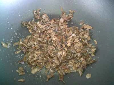 梅干しと川エビの炒め物の作り方：4