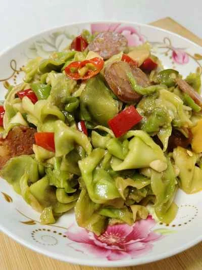 乾燥レタスと中華ソーセージの炒め物の作り方：9