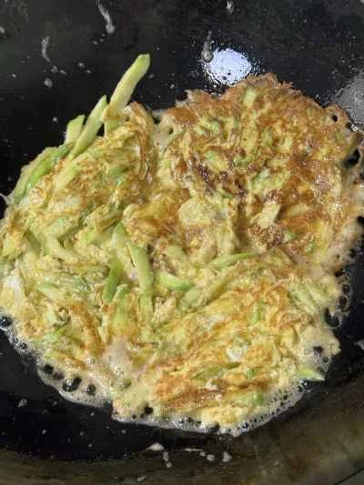 ズッキーニオムレツの作り方：6