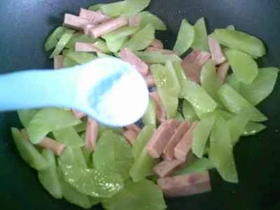 ランチョンミートとレタスの炒め物の作り方:5