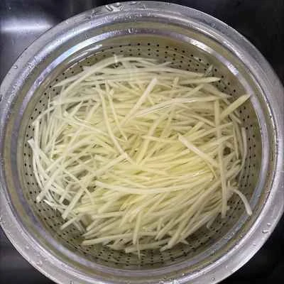 ホット＆サワーシュレッドポテトの作り方：1